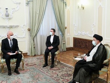 İran Prezidenti Şahin Mustafayevi qəbul edib