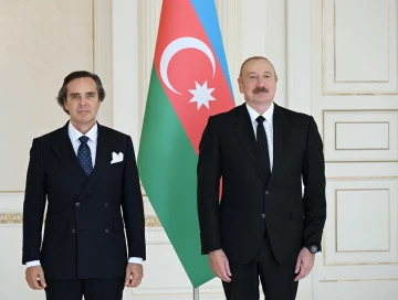 Prezident səfirlərin etimadnamələrini qəbul edib 