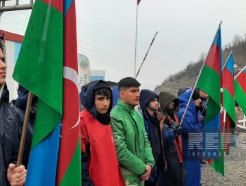 Xankəndi-Laçın yolunda etirazçılar hərəkətə maneə törətmədən aksiyanı 106 gündür davam etdirirlər