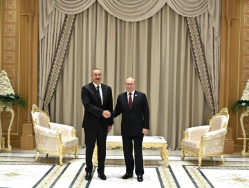 İlham Əliyev Aşqabadda Vladimir Putinlə görüşüb