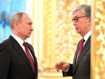 Astana Kremldən uzaqlaşmağa çalışır
