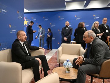 İlham Əliyevlə Nikol Paşinyanın ayaqüstü görüşü olub