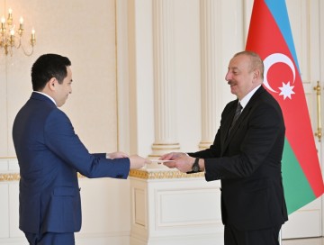 Prezident İlham Əliyev Qazaxıstanın ölkəmizdə yeni təyin olunan səfirinin etimadnaməsini qəbul edib