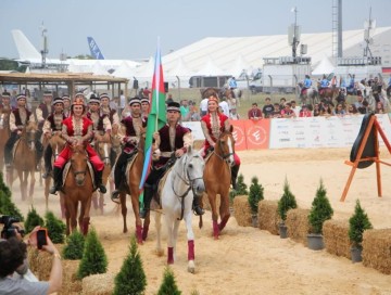 Qarabağ atları V Etnospor Mədəniyyət Festivalında - VİDEO